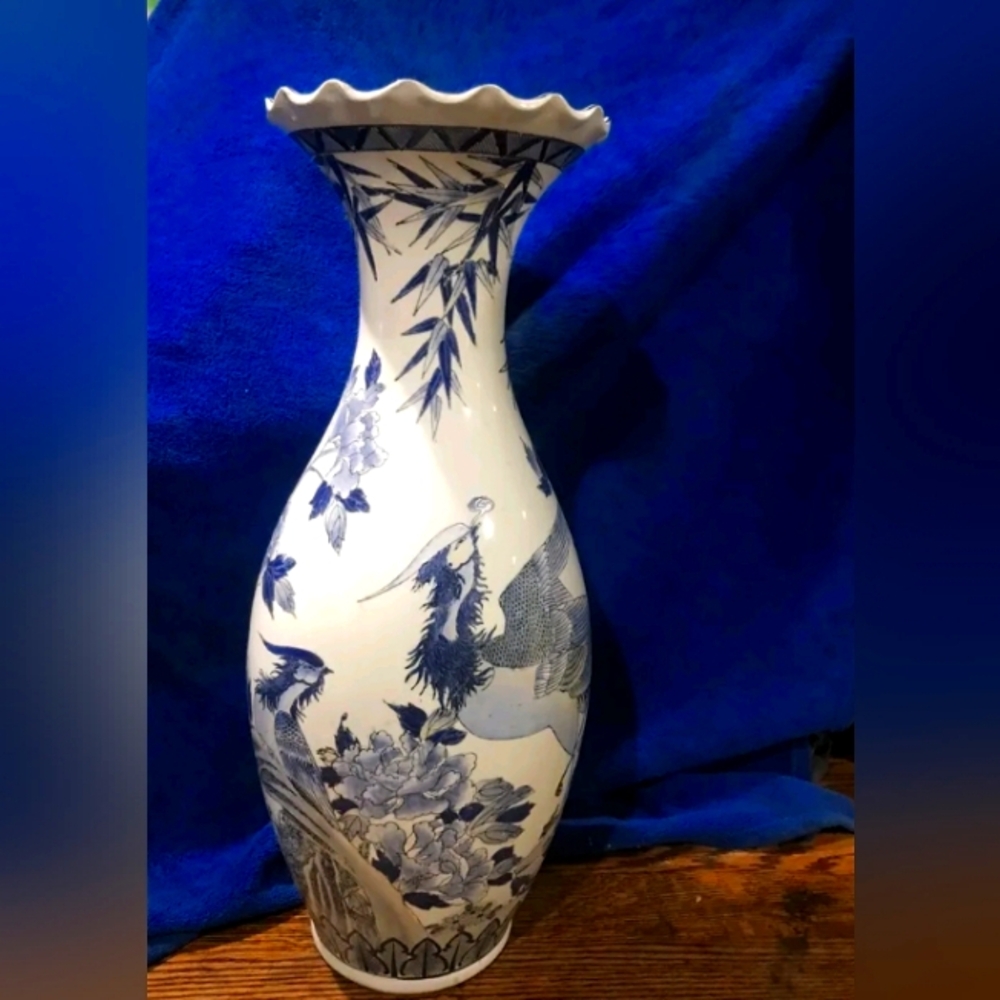 Large Antique Chinese Porcelain Vase Qing Dynasty 21x10 in Blue and White